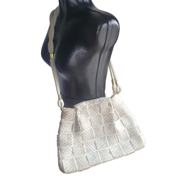 Fiona Tan And White Woven Shoulder Bag - Picture 5 of 5